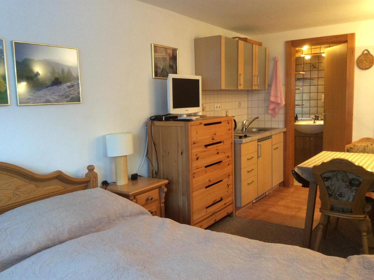 Double Room With A Kitchenette And Private Bathroom In A Beautiful Surrounding Sautens Kültér fotó